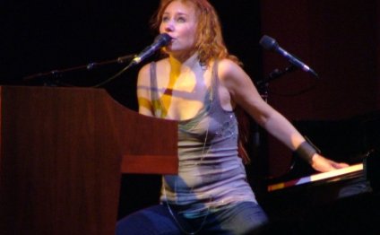 Amos in concert in June 2005