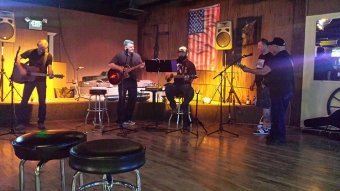 Local musicians perform at Jus' Country in Glendale.